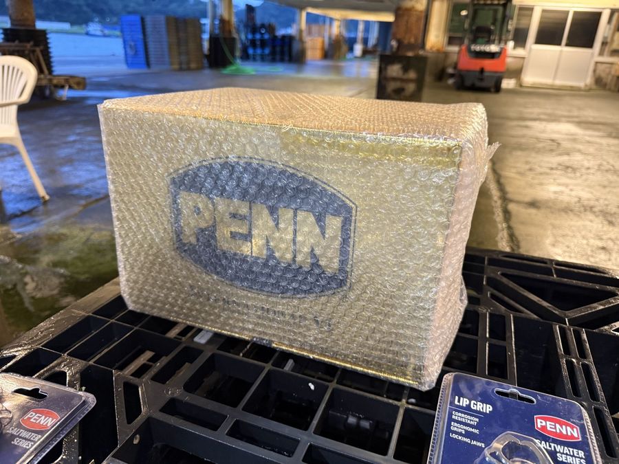 梱包された PENN の130ポンドリール